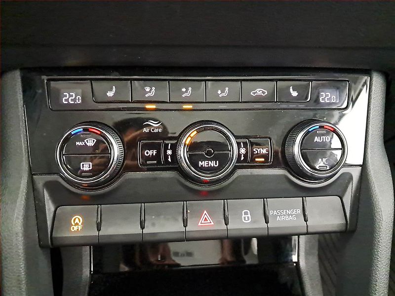 Škoda Karoq (2018) Ambition Plus 1.0 TSI, Navi - fotka 18 z 19