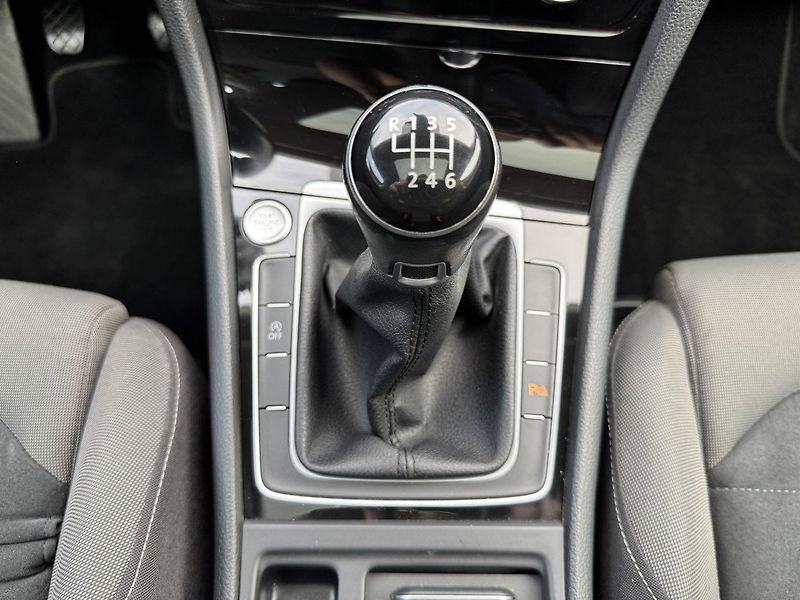 Volkswagen Golf (2017) 1.4TSi HighLine LED Navi Pano - fotka 8 z 50