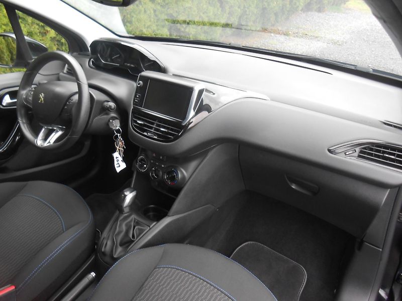 Peugeot 208 NAVI, CHROM, LED, 87TKm - fotka 17 z 37