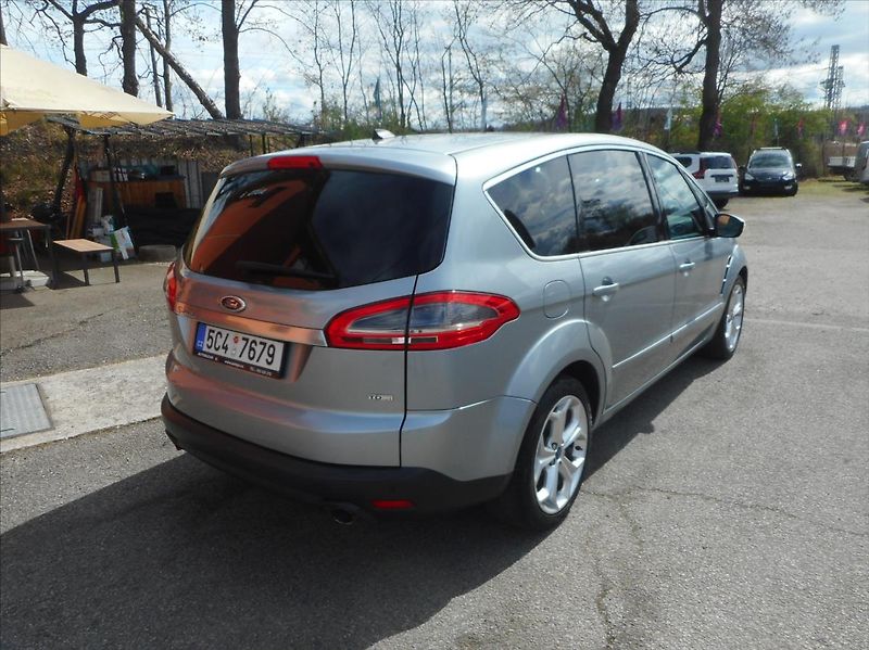 Ford S-MAX 2,2 TDCi Titanium - fotka 5 z 26