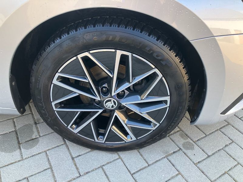 Škoda Octavia (2022) 1.5TSI 110kW STYLE SPORTline - fotka 35 z 36