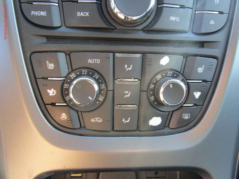 Opel Astra (2014) 1.6i, ČR, servis.kniha - fotka 14 z 20