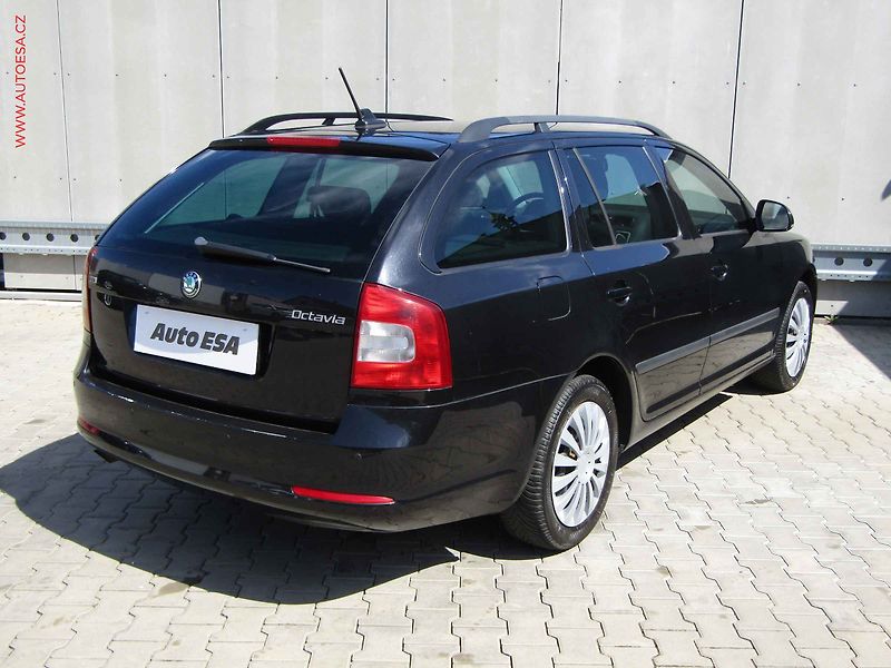 Škoda Octavia (2013) 2.0 TDi, AC, park.čidla - fotka 4 z 19