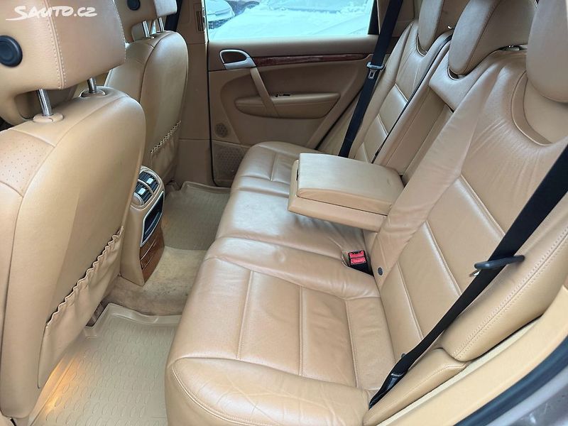 Porsche Cayenne 3.2 V6, 4X4, Automat - fotka 30 z 37