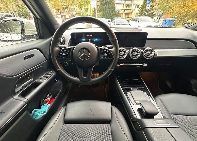 Mercedes-Benz GLB (2023) - fotka 11 z 15