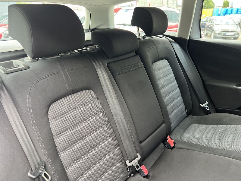 Volkswagen Passat Variant 2.0TDi 125kw DSG ALU - fotka 26 z 41