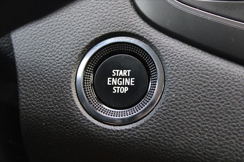 Renault Mégane 1,3 TCe  NOVÉ V ČR,A/T,RS-LINE - fotka 27 z 37