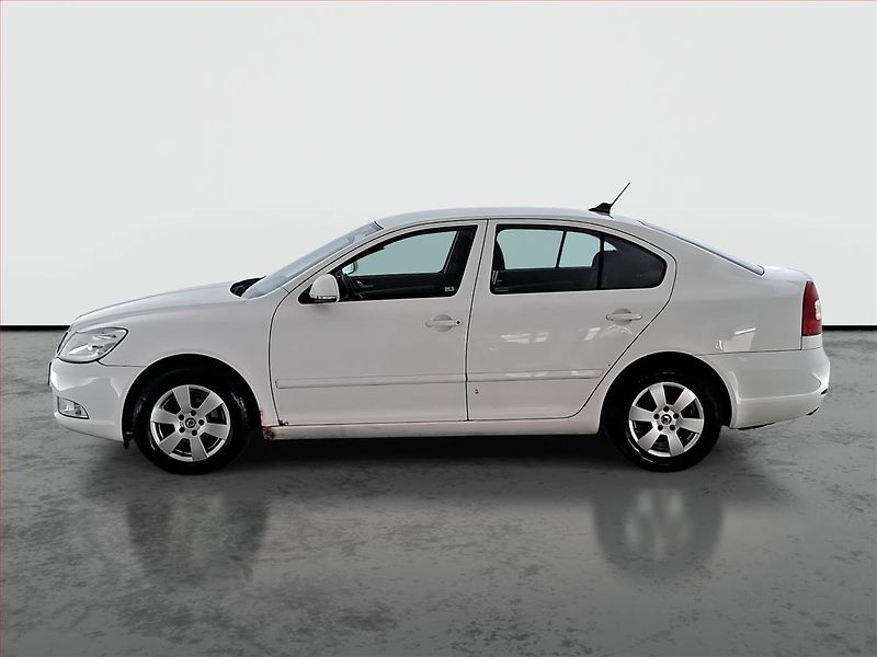 Škoda Octavia (2012) 1.4 TSI, rezervace - fotka 3 z 17