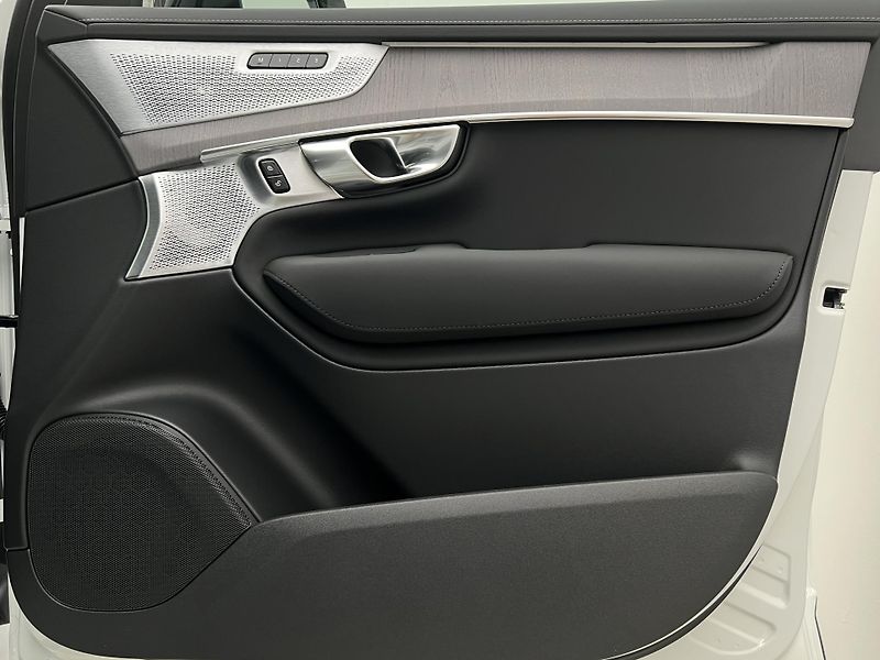 Volvo XC90 (2026) T8 AWD RECHARGE ULTRA DARK - fotka 10 z 46