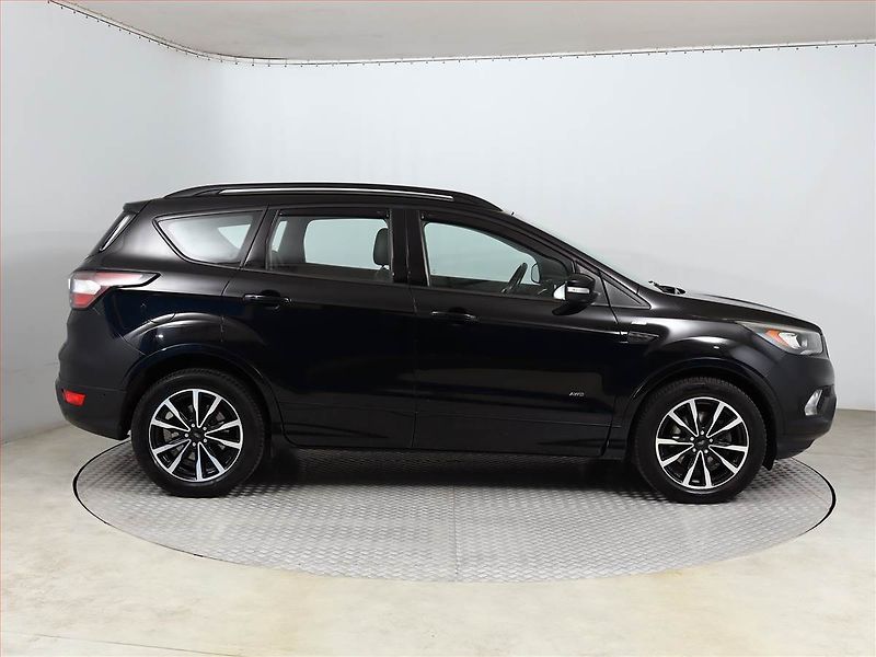 Ford Kuga (2017) 2.0 TDCi, Automat, Serv.kniha - fotka 6 z 17