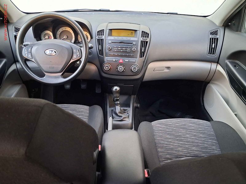 Kia Ceed (2009) 1.4CVVT, ČR, AC, tempo - fotka 8 z 15