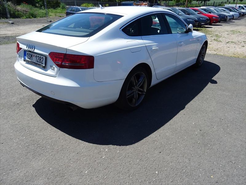 Audi A5 2,0 155 kW TFSi  S- Line - fotka 4 z 29