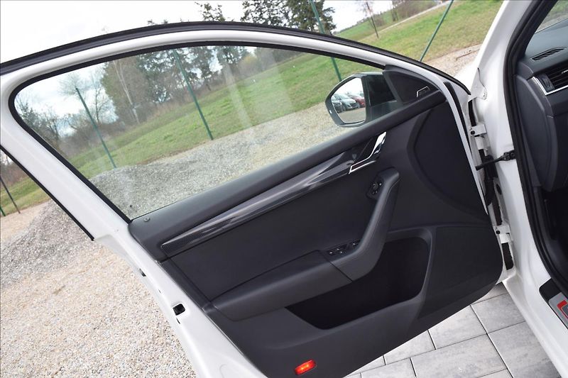 Škoda Octavia 2,0 TDI 135KW RS PO ROZVODECH - fotka 28 z 50