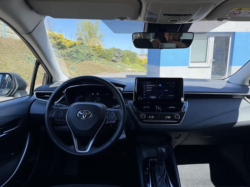 Toyota Corolla 1,5i 92kW automat  - fotka 9 z 20