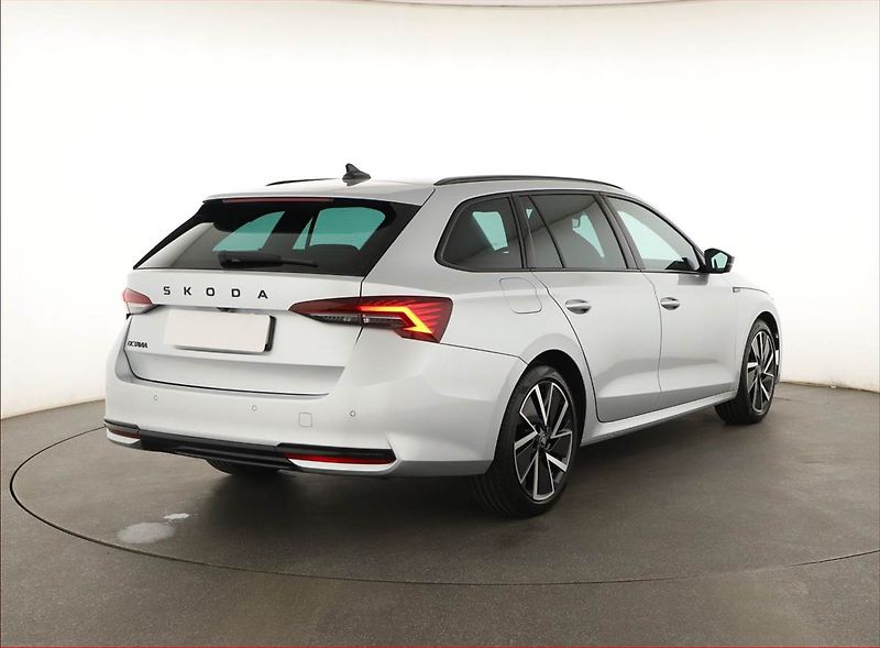 Škoda Octavia (2025) 2.0 TDI, SPORTLINE, KEYLESS - fotka 5 z 25