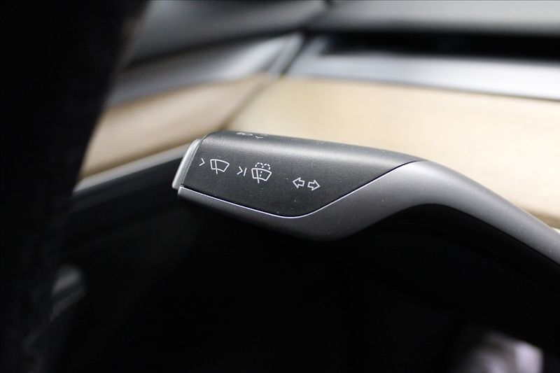 Tesla Model 3 0,0 Long Range dual motor - fotka 15 z 29