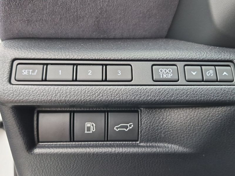 Lexus LBX 1.5HEV 4X4 COOL Advanced Premi - fotka 20 z 26