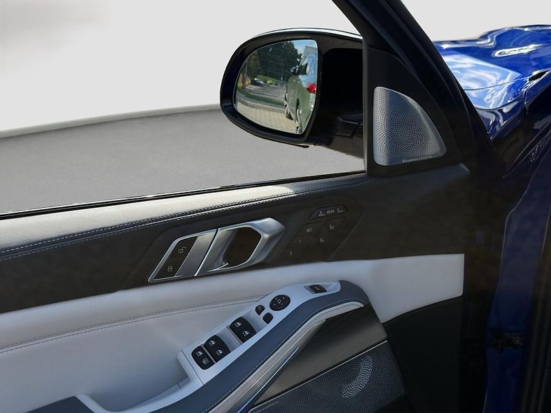 BMW X7 M60i xDrive - fotka 8 z 22