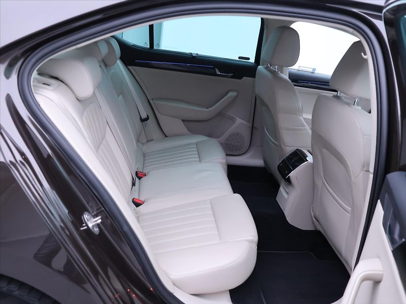 Škoda Superb 2,0 TDI 110kW L&K CZ Xenon - fotka 13 z 33
