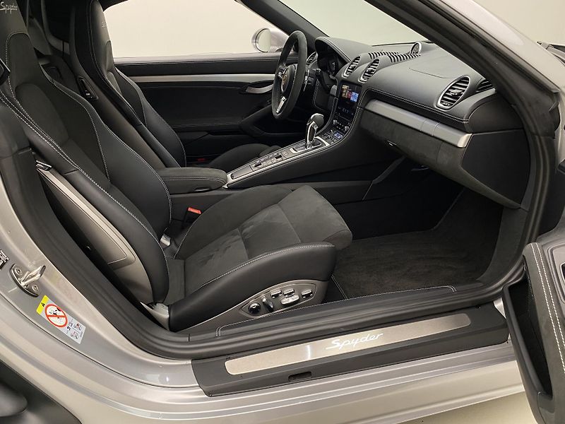 Porsche Boxster 718 SPYDER ČR 1.maj. APPROVED - fotka 17 z 44