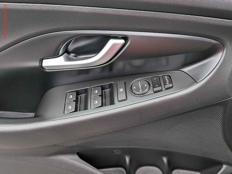 Hyundai i30 (2022) 1.5 T-GDi, 1.maj,ČR, STK7/28 - fotka 12 z 17