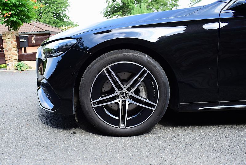 Mercedes-Benz Třídy E (2024) E220d, AMG paket, nízký nájezd - fotka 5 z 16
