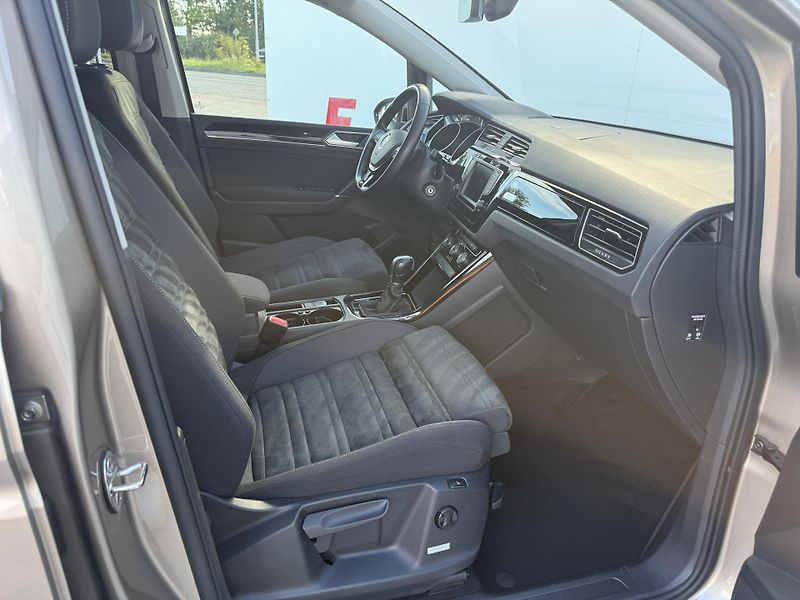 Volkswagen Touran (2017) 1.4 TSI 7 míst, ser.knížka - fotka 17 z 38