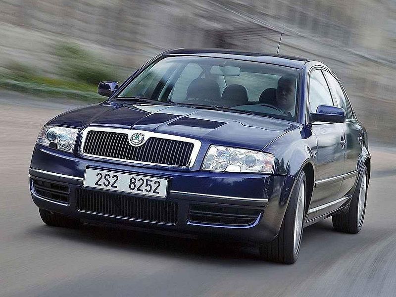 První a třetí generace Škody Octavia.