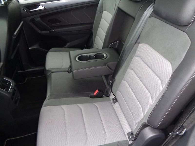 Volkswagen Tiguan 2.0 TDI HL 4x4 R line 140 kW 7 - fotka 23 z 30