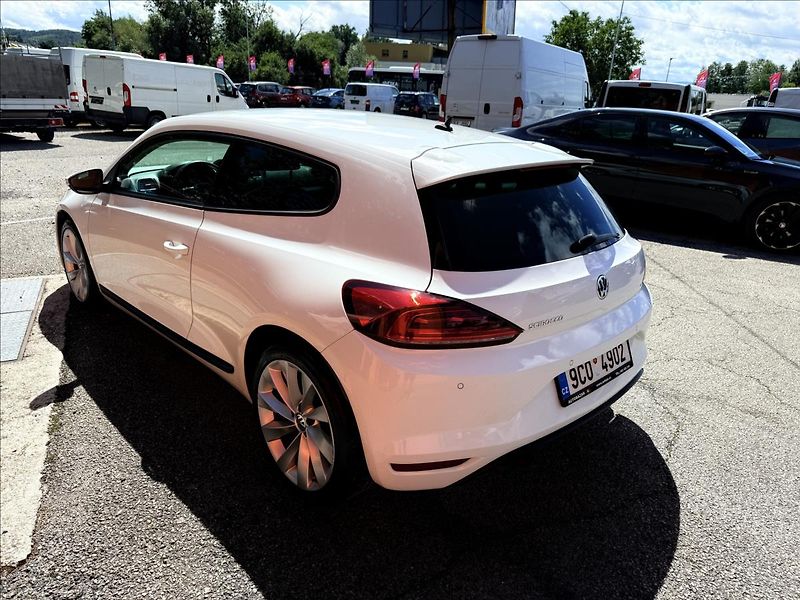 Volkswagen Scirocco 2,0 TSi DSG - fotka 7 z 24