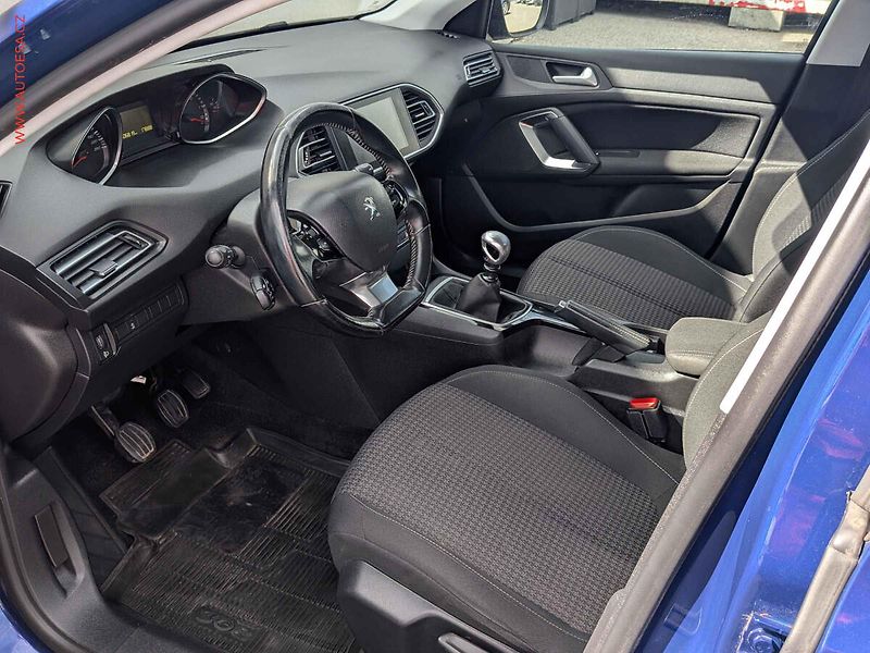 Peugeot 308 (2018) 1.6 HDi, 2.maj,ČR, AC, tempo - fotka 9 z 17