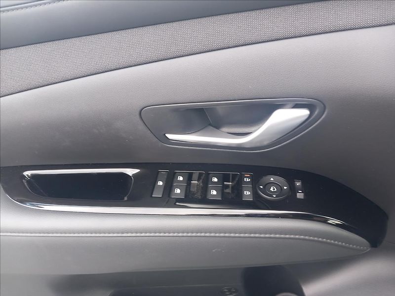 Hyundai Tucson 1,6 T-GDI PHEV AT 4WD PREMIUM - fotka 15 z 25