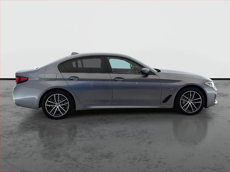 BMW Řada 5 (2021) M Sport 530e - fotka 6 z 22