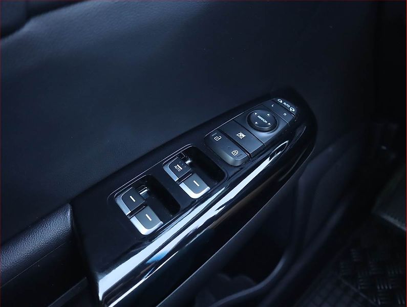 Kia Sportage (2016) 2.0 CRDi, 4X4, Automat, Kůže - fotka 23 z 25