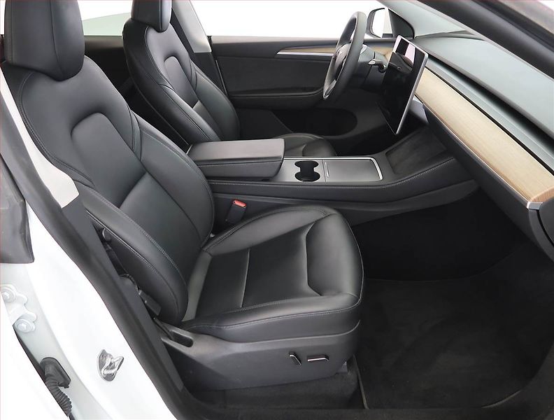 Tesla Model Y (2023) RWD LFP 60kWh, SoH 95% - fotka 9 z 33