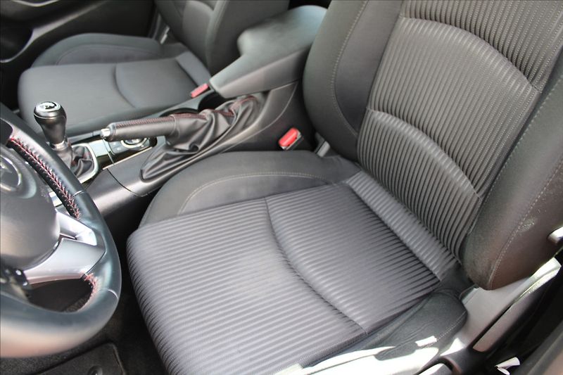 Mazda 3 2,0 i  NOVÉ V ČR,1.MAJITEL - fotka 18 z 25