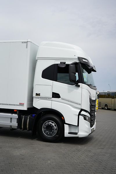 Iveco S-WAY (2023) 420 / E 6 / KONTENER + WINDA / - fotka 24 z 45