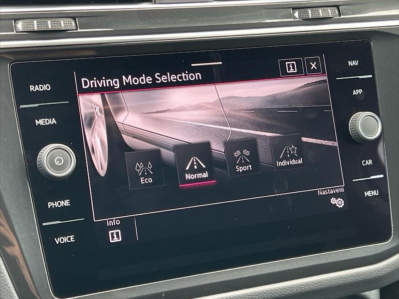 Volkswagen Tiguan 2,0 TDi 147 kW 7DSG 4MOTION EL - fotka 25 z 32