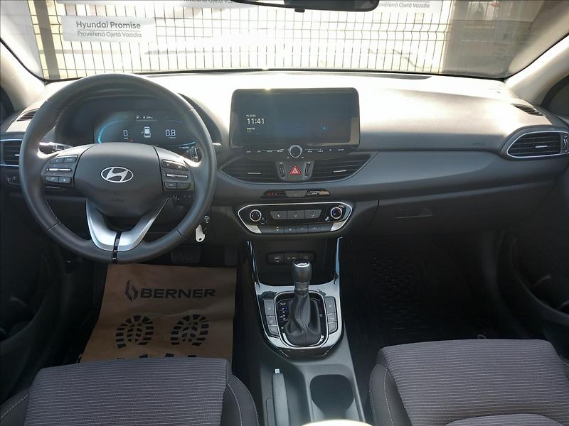 Hyundai i30 1,0 T-GDI SMART DCT - fotka 9 z 19