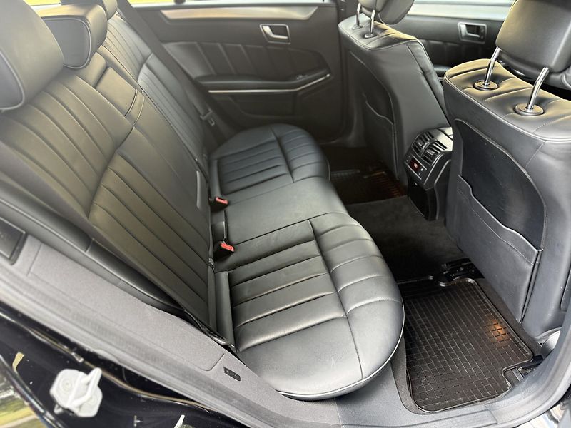 Mercedes-Benz Třídy E 220D  BlueTec 4MATIC TAŽNÉ - fotka 12 z 33