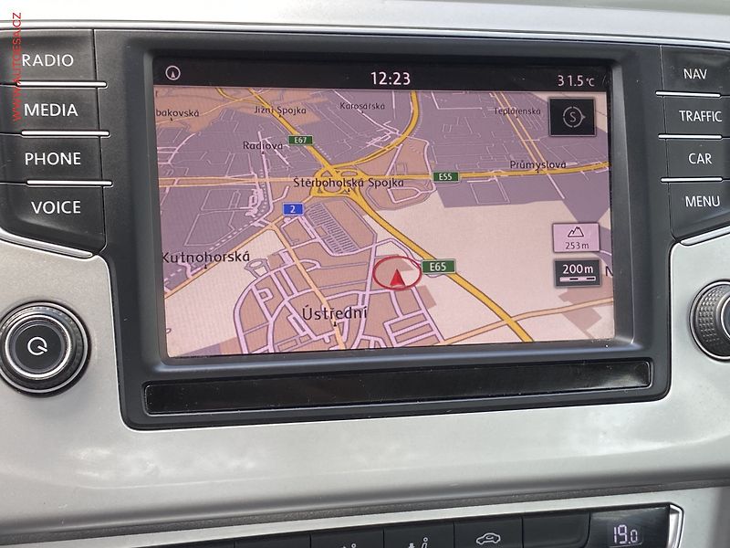 Volkswagen Passat (2015) 2.0TDi, ČR, AC, kamera - fotka 17 z 18