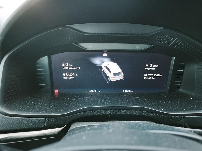 Škoda Karoq (2023) S-line 2.0 TSI 140 kW 4x4 DSG - fotka 16 z 27