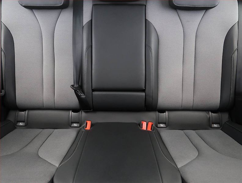 Škoda Enyaq (2023) Loft iV 80 (82 kWh), SoH 94% - fotka 10 z 28
