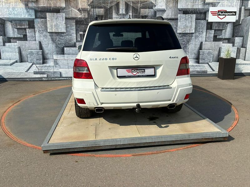 Mercedes-Benz GLK (2009) 220CDi, 125KW, 4x4 - fotka 7 z 23
