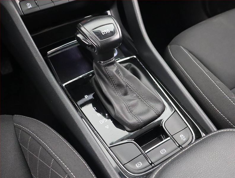 Škoda Karoq (2018) Style 1.0 TSI, Automat - fotka 15 z 22
