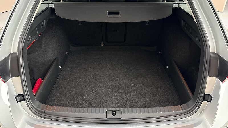 Škoda Octavia 2.0 TDI Ambition Combi - fotka 16 z 26