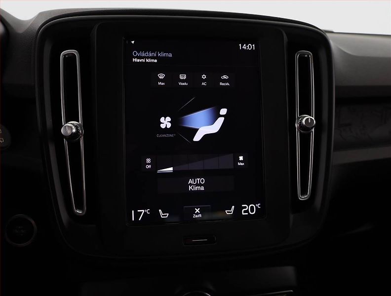 Volvo XC40 (2018) T3 - fotka 12 z 15