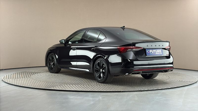 Škoda Octavia 2.0 TDI DSG 4x4 RS - fotka 2 z 28