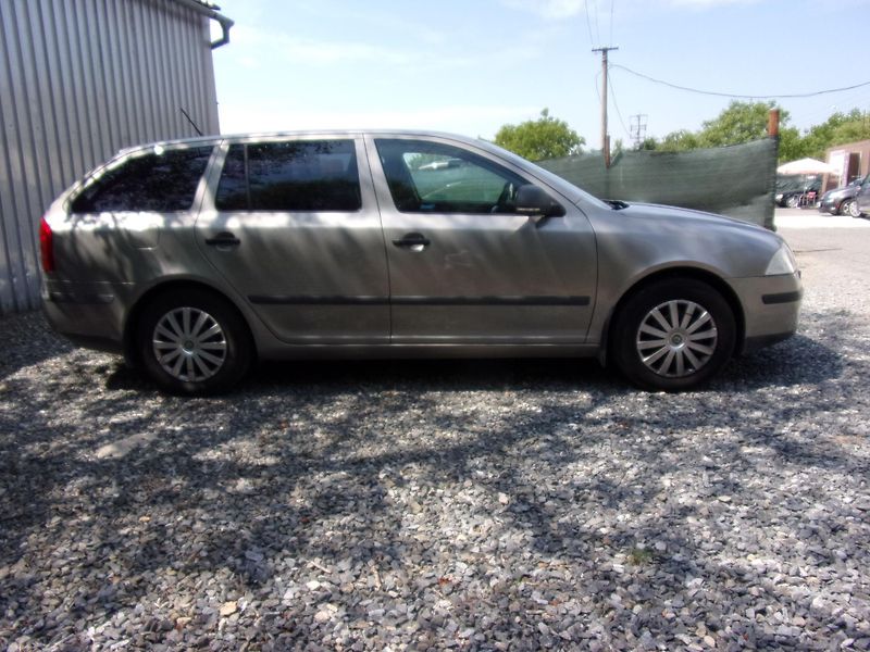 Škoda Octavia (2011) 1.6 MPi 75kW BSE KLIMA TOP KM - fotka 4 z 21