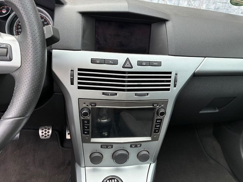 Opel Astra (2008) 1.9 CDTi, 110KW, GTC - fotka 13 z 29